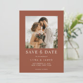 Moderne terracotta eenvoudige foto bruiloft save the date (Staand voorkant)