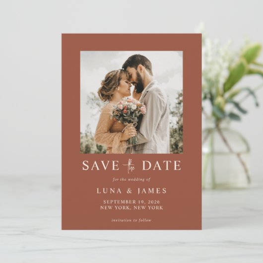 Moderne terracotta eenvoudige foto bruiloft save the date (Staand voorkant)
