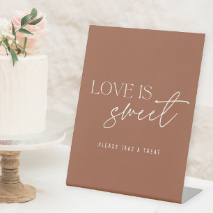 Moderne Terracotta Love is Sweet Trouwtafel Reclamebord Met Voetstuk