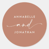 Moderne terracotta minimale hedendaagse bruiloft ronde sticker (Voorkant)