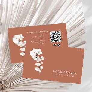 Moderne Terracotta Witte Orchidee QR Code Bloem Visitekaartje