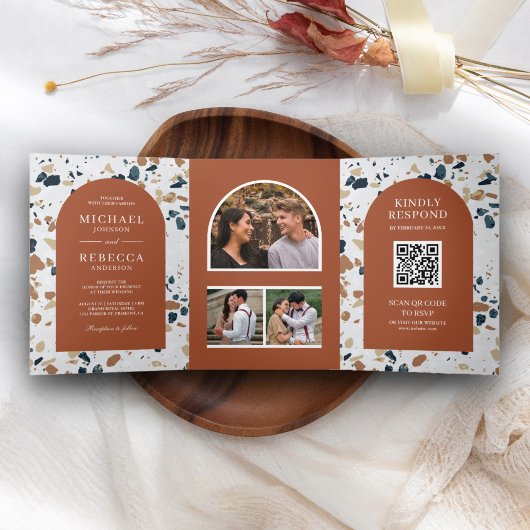 Moderne Terrazzo Terracotta Boog QR Code Trouwen Drieluik Uitnodiging