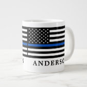Moderne Thin Blue Line Personalized politieman Grote Koffiekop (Voorkant rechts)