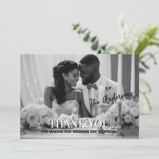 Moderne tijdloze minimalistische trouwfoto bedankkaart (Staand voorkant)