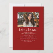 Moderne trendy afgestudeerde rode foto afstuderen kaart (Achterkant)