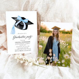 Moderne trendy Blue Bow Graduation Cap Afstuderen Kaart