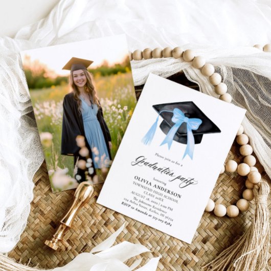 Moderne trendy Blue Bow Graduation Cap Afstuderen Kaart