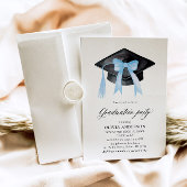 Moderne trendy Blue Bow Graduation Cap Afstuderen Kaart