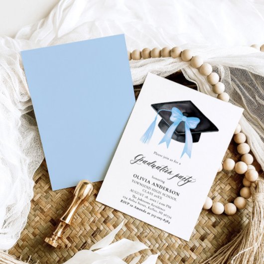Moderne trendy Blue Bow Graduation Cap Afstuderen Kaart