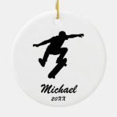 Moderne trendy gepersonaliseerde skateboarder keramisch ornament (Achterkant)