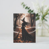 Moderne trendy Halloween-heks in bos Briefkaart (Staand voorkant)