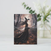 Moderne trendy Halloween-heks in bos            Briefkaart (Staand voorkant)