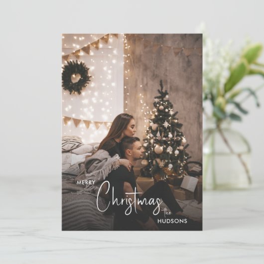 Moderne Trendy Kerst Rokerige Donkere Koppel Foto  Feestdagenkaart (Staand voorkant)