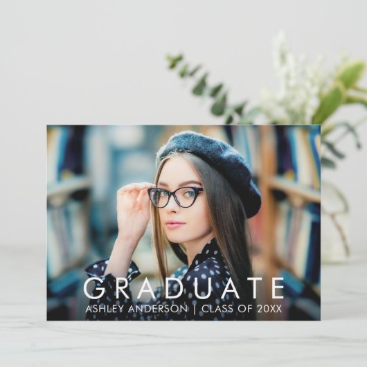 Moderne trendy minimalistische Afstuderen foto Aankondiging (Staand voorkant)