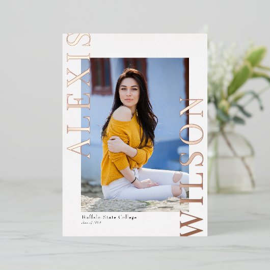 Moderne trendy minimalistische Afstuderen uitnodig Folie Uitnodiging (Staand Voorkant)