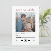 Moderne trendy muziekspeler paar foto bruiloft save the date (Staand voorkant)