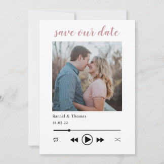 Moderne trendy muziekspeler paar foto bruiloft save the date
