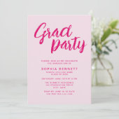 Moderne trendy roze borstel script afstudeerfeest kaart (Staand voorkant)