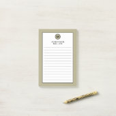 Moderne Trendy Saliegroen Monogram Gelinieerd Post-it® Notes (Op bureau)
