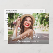 Moderne Trendy Script Photo Graduparty Uitnodiging Briefkaart (Voorkant / Achterkant)