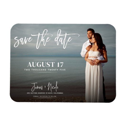 Moderne Trendy Script Photo Save the Date Wedding Magneet (Horizontaal)