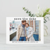 Moderne Trendy Type writer Tekst Couple Foto Save The Date (Staand voorkant)