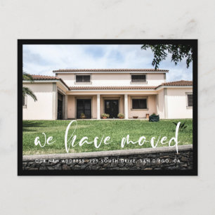 Moderne trendy typografie We zijn verhuisd Briefkaart