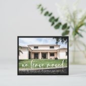 Moderne trendy typografie We zijn verhuisd Briefkaart (Staand voorkant)