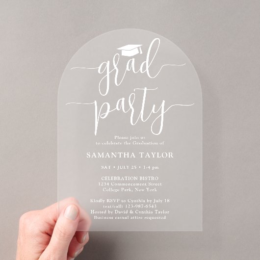 Moderne Trendy Witte Script Grad Feest Transparant Acryl Uitnodigingen (Insitu (Draagbaar))
