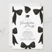 Moderne trendy zwarte strik script afstudeerfeest kaart (Voorkant)