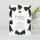 Moderne trendy zwarte strik script afstudeerfeest kaart (Staand voorkant)