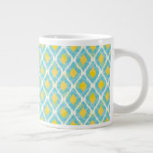 Moderne tribale ikat blue yellow mode grote koffiekop (Rechts)