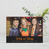 Moderne Trick or treat Happy Halloween Foto Kaart (Staand voorkant)