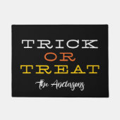 Moderne Trick or treat Happy Halloween persoonlijk Deurmat (Voorkant)