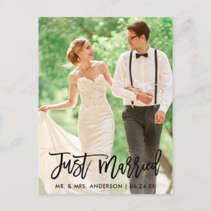 Moderne trouwfoto net getrouwd Brush Script Briefkaart