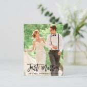 Moderne trouwfoto net getrouwd Brush Script Briefkaart (Staand voorkant)