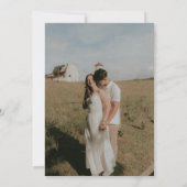Moderne Trouwfoto van Koppel in Wijnrood Save The Date (Achterkant)