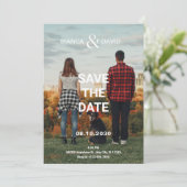 Moderne trouwfoto van stel en huisdier  save the date (Staand voorkant)