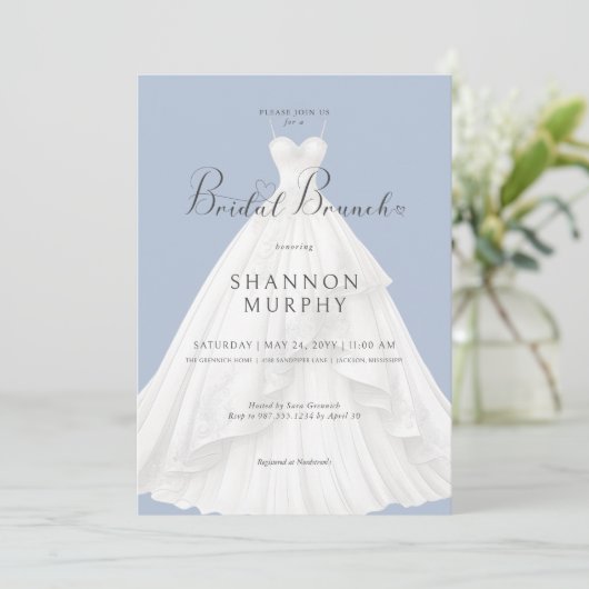 Moderne trouwjurk op blauwe bruids brunch kaart (Staand voorkant)