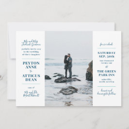 Moderne trouwkaart met foto in marineblauw en wit aankondiging