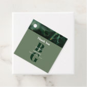 Moderne Trouwkaart met Groene Marmer Monogram Bedankjes Labels (In situ)