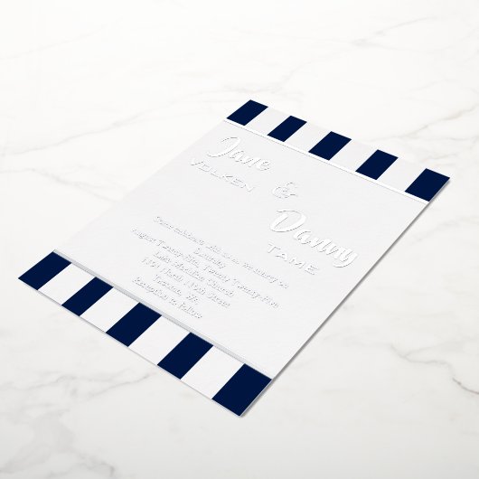 Moderne trouwkaart zwart-wit gestreept met  folie uitnodiging (Gedraaid)