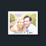 Moderne Trouwtypografie Voor altijd verliefd Foto Canvas Afdruk<br><div class="desc">Moderne Trouwtypografie Verliefd voor altijd Foto op Canvasprint. Herinner je je trouwdag, jubileum of speciale dag voor jaren te komen met dit canvas, aangepast met jouw foto en onze elegante typografie. Eenvoudig aan te passen met tekst, lettertypen en kleuren. Gemaakt door Zazzle pro designer BK Thompson © exclusief voor Cedar...</div>