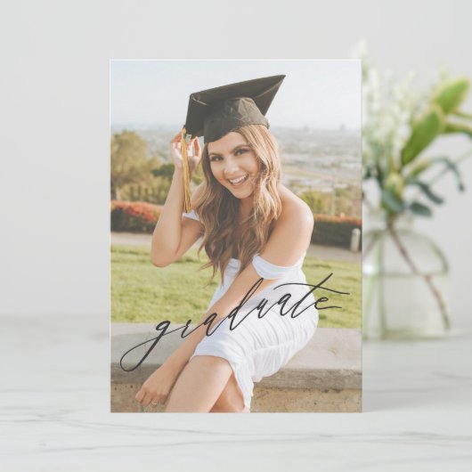 Moderne typografie 2 foto afstudeeraankondiging kaart (Staand voorkant)