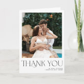 Moderne typografie 2 foto bruiloft gevouwen bedankkaart (Voorkant)