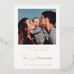 Moderne Typografie Aangepaste groet Foto Gold Folie Feestdagenkaart<br><div class="desc">Maak dit vakantieseizoen een statement met een eenvoudig wenskaart voor moderne typografie op maat, met een strak ontwerp met gouden folie accenten. Voeg uw favoriete foto toe voor een persoonlijk tintje en creëer een stijlvolle en elegante vakantiepas die perfect is voor het verzenden van warme wensen naar vrienden en familie....</div>