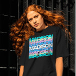 Moderne typografie | Aangepaste naam deegholografi T-shirt<br><div class="desc">Introductie van onze Custom Name Modern Typography Pastel Cute T-Shirt, de perfecte oplossing voor iedereen die zijn unieke stijl op een leuke en modieuze manier wil uiten! Dit schattige t-shirt heeft een trendy, modern typografisch ontwerp dat zeker koppen zal doen slaan, terwijl de subtiele pasteltinten een vleugje zachtheid en charme...</div>