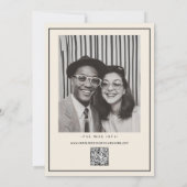 Moderne Typografie B&W Handschrift Foto QR Code Save The Date (Achterkant)