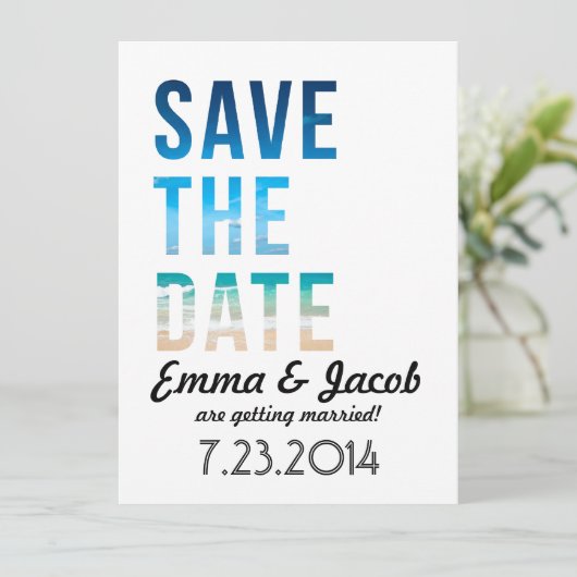 Moderne Typografie Beach Wedding Save the Date Kaart (Staand voorkant)