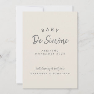 Moderne typografie Beige Zwangerschapsaankondiging Aankondiging